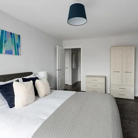 Lovely 1 Bed Flat In The Heart Of *